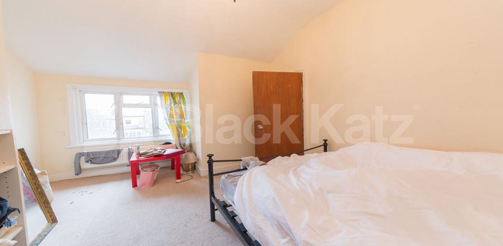 			NEW INSTRUCTION!, 2 Bedroom, 1 bath, 1 reception Flat			 Firs avenue, Muswell Hill